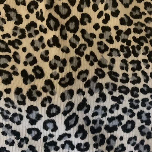 Brandy Melville RARE Leopard Print Top Blue - Picture 4 of 4